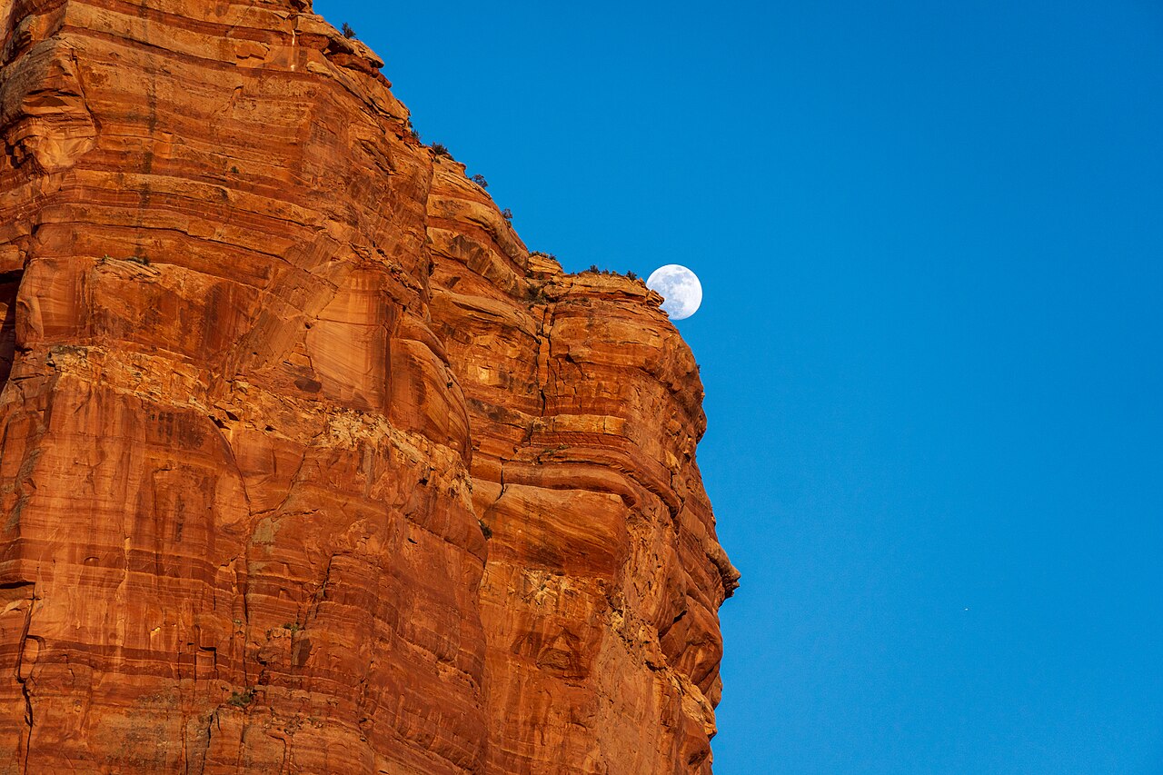 Is It Cheaper to Book a Sedona Vacation Rental Direct or Through Airbnb?