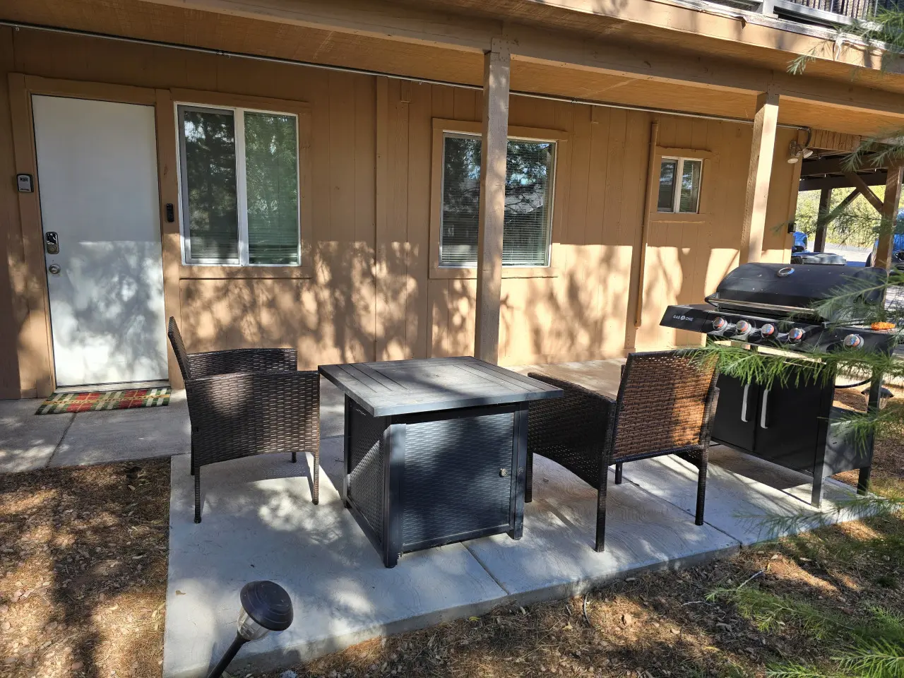 Sedona Studio W/D Patio Firepit hero photo