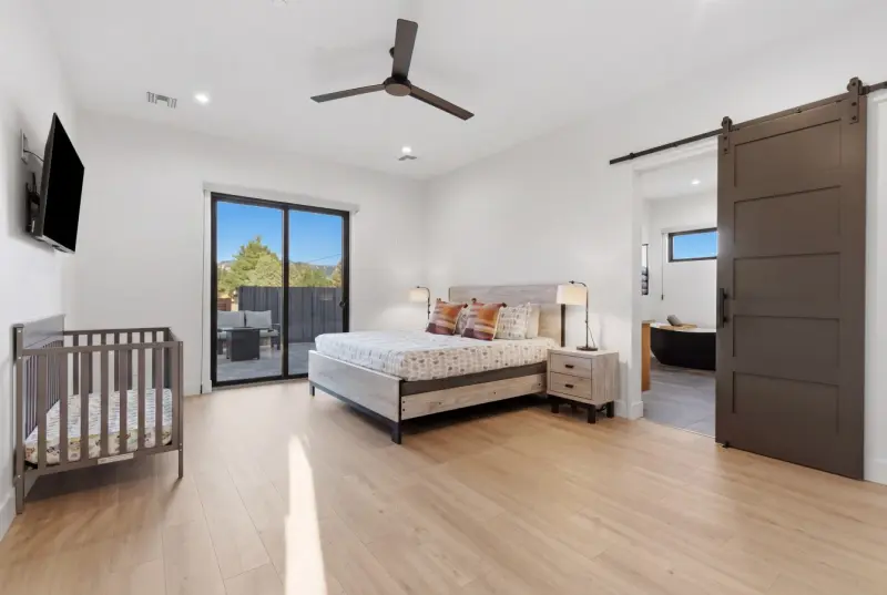 Modern Sedona Getaway | New Build/ Hot Tub + Games photo 14