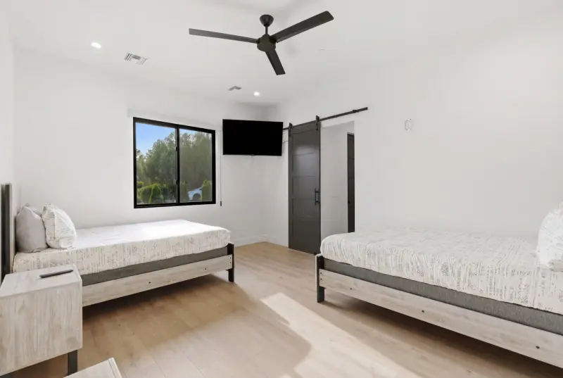 Modern Sedona Getaway | New Build/ Hot Tub + Games photo 18
